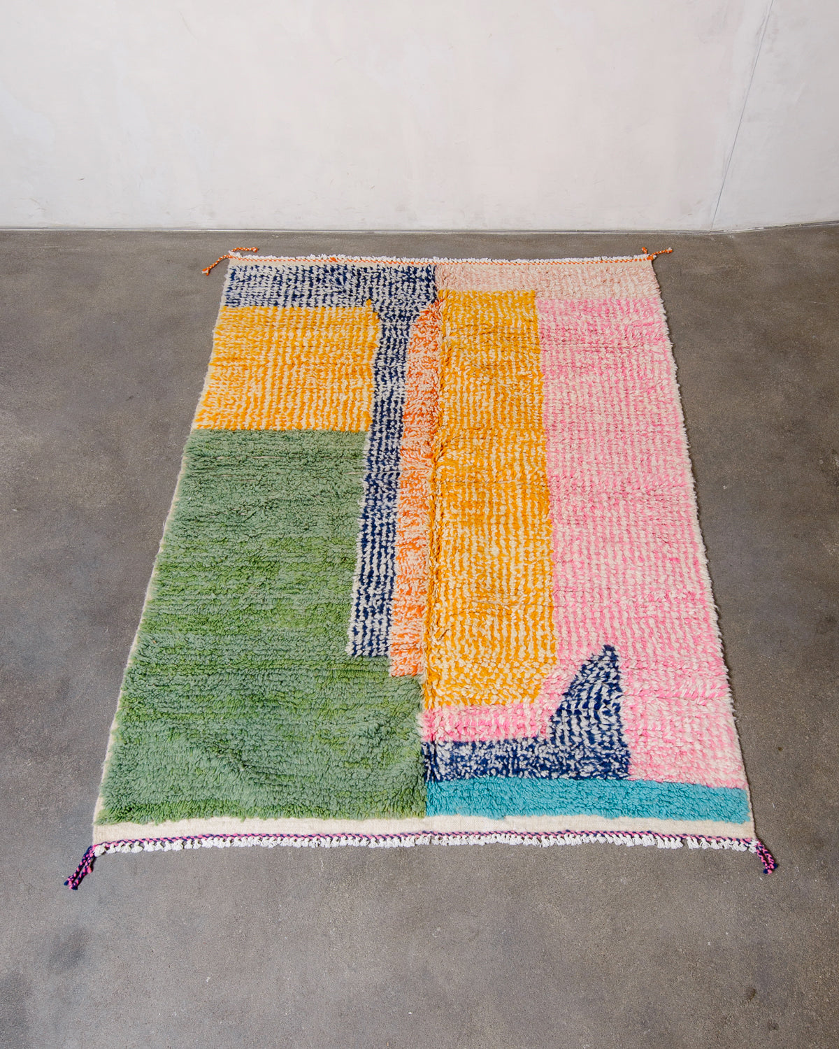 Modern designer handcrafted Berber rug from Morocco. Azilal rug with beautiful colours and patterns. Made of sheep’s wool and cotton.